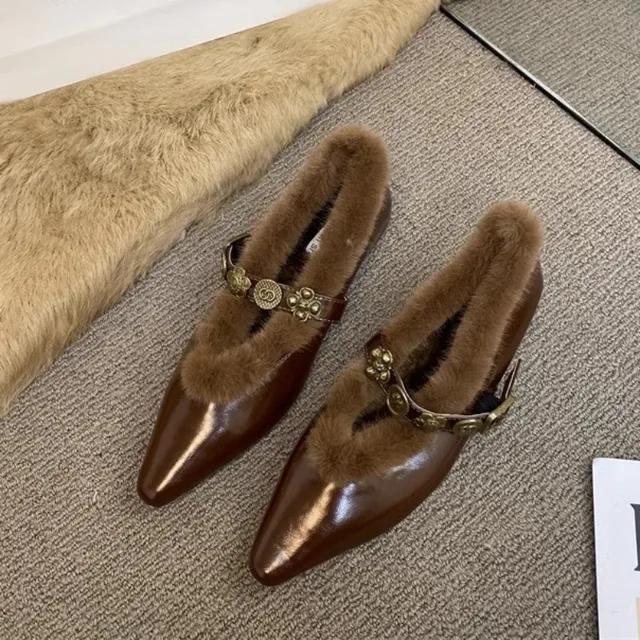 

Зимние новые остроносые лоферы для женщин, ретро и плюшевые теплые туфли на плоской подошве, модная металлическая пряжка-ремень, одинарная обувь с мелким вырезом 36 коричневый