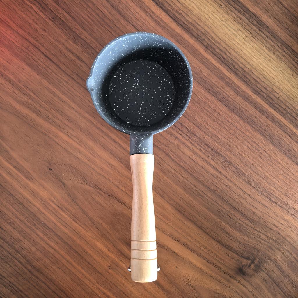 GUANHUANG long-handled non-stick mini pan works for frying eggs, heating oil and making sauces, fit for kitchen breakfast and outdoor cooking.