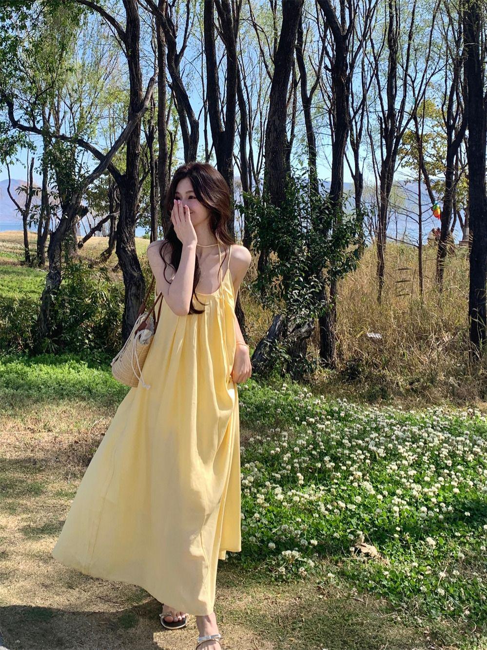 

Желтое женское А-силуэтное пляжное платье на тонких бретельках - Летний стиль, Молодящее, Свободный крой, Готовое к отпуску S