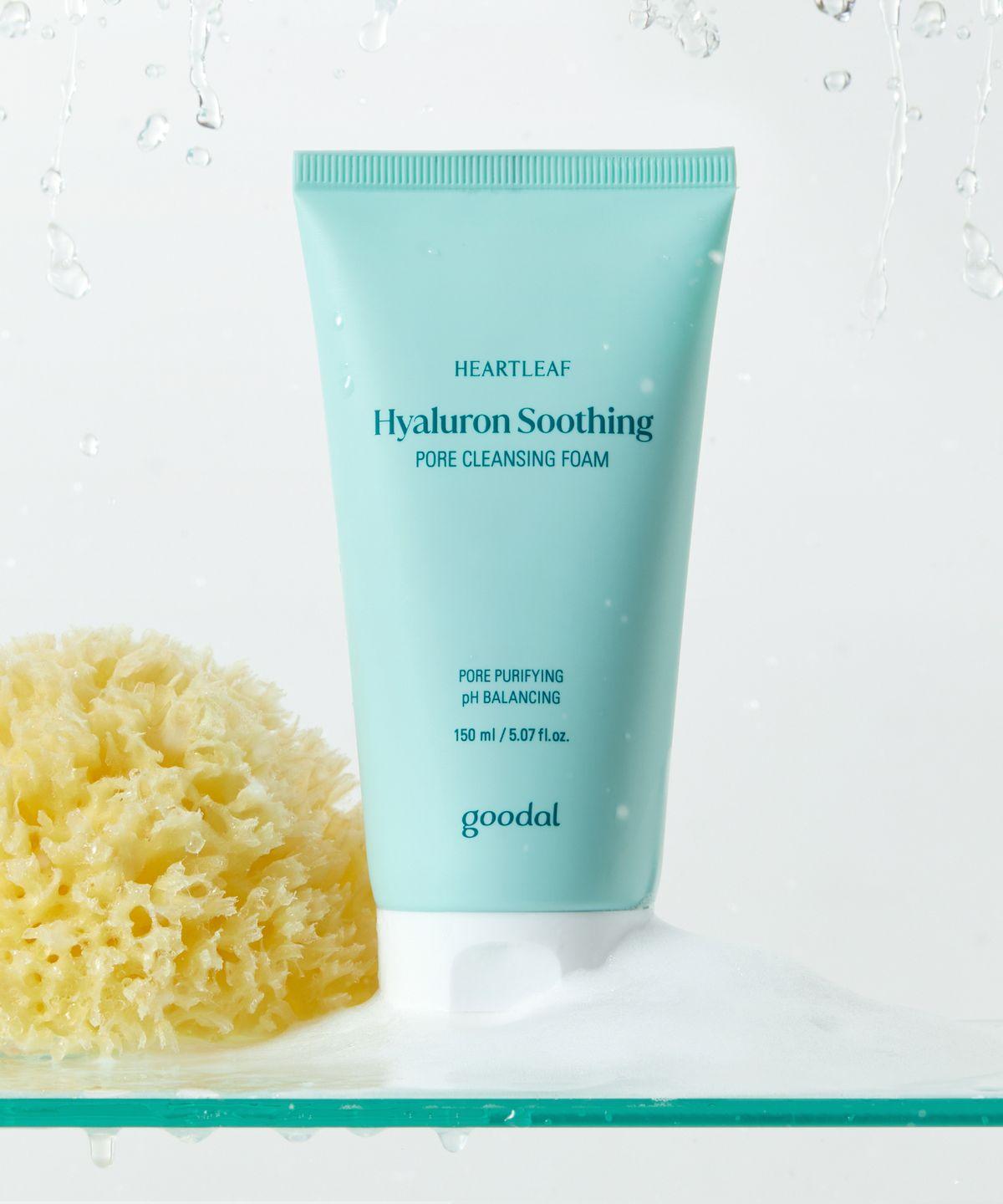 Houttuynia Cordata Hyaluronic Soothing Pore Cleansing Foam
