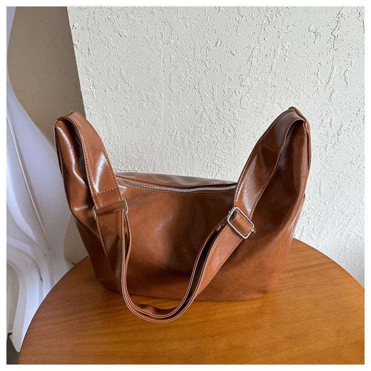 Korean Style Large Capacity Retro Dumpling Crossbody Bag - Trendy Single Shoulder Design