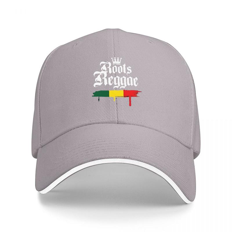Roots Reggae Krone Logo Schwarze Baseballkappe mit Rasta-Farben Stickdesign für Musikfans und Liebhaber des kulturellen Stils