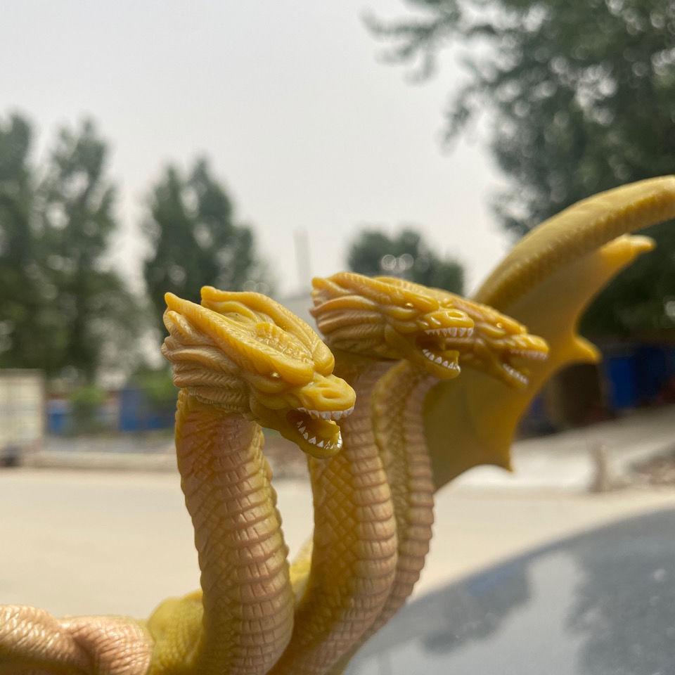 Godzilla: Rey de los Monstruos 3 Cabezas Rey Ghidorah Dragón Pegamento  Suave Figura de Acción Colección Juguete comprar a buen precio — entrega  gratuita, reseñas reales con fotos — Joom, image size:960x960