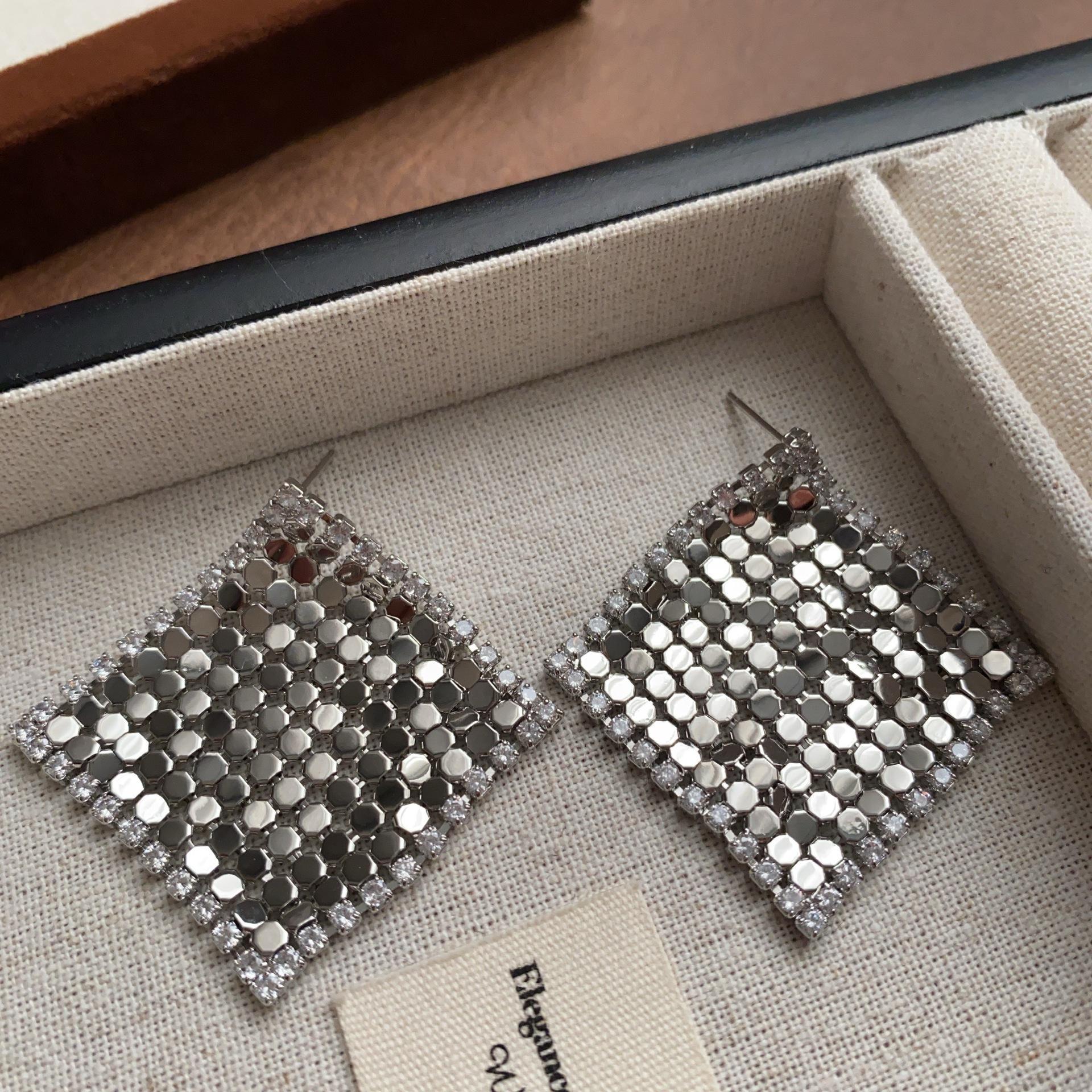 Fashion sequined mesh square stud earrings, minimalist zircon sparkle, light luxury, daily commuter earrings, women