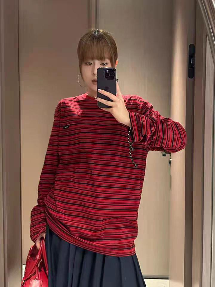 

Весна 2025 Красная полосатая футболка свободного кроя с круглым вырезом и длинным рукавом Medium