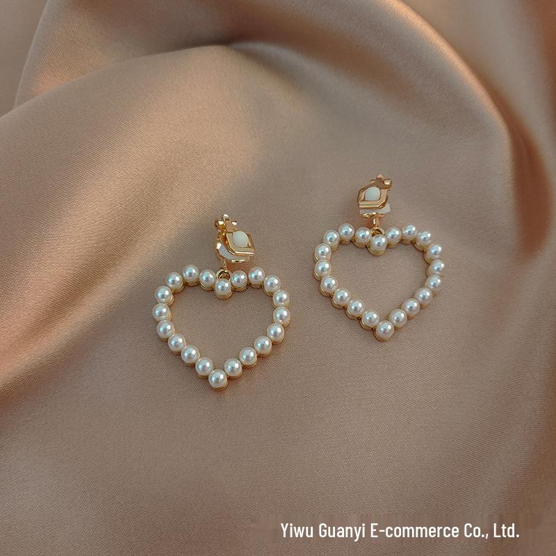 Elegant Pearl Ear Clips for Non-Pierced Ears - Chic and Luxurious Design