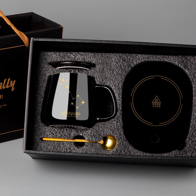 Spersonalizowany ceramiczny kubek do kawy z pokrywką i łyżeczką - Świąteczny wzór dla par