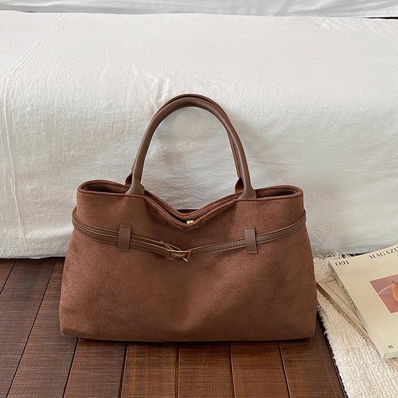 2026 Damen-Handtasche mit Wildleder-Riemen und mattem Leder: Lässig, Retro, Achselhöhlen-Stil