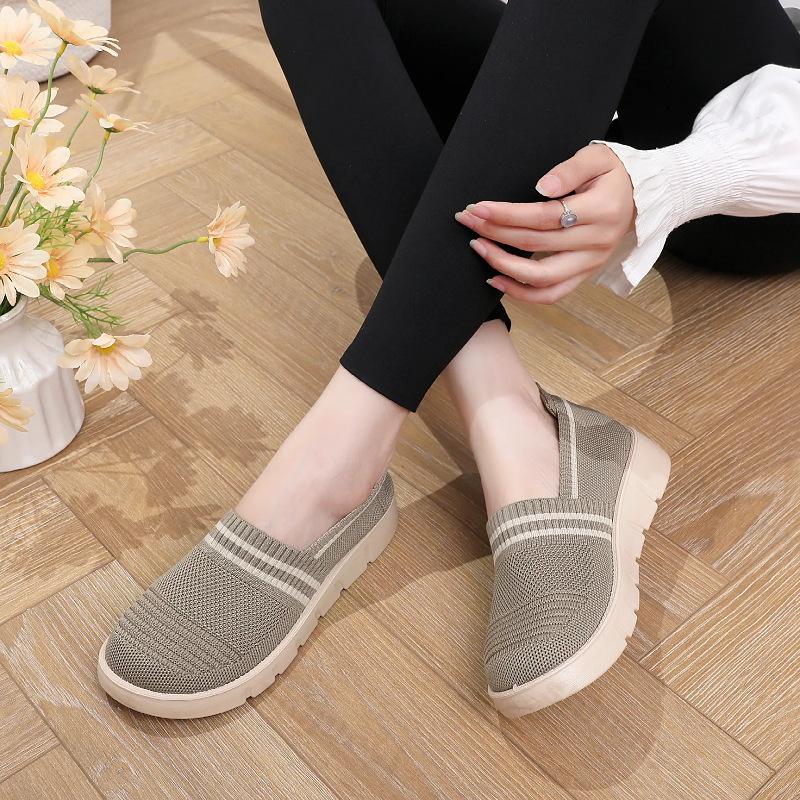 Women's Fly Weave Shoes 2026 Autumn New Outdoor Non Slip Soft Sole Slip on Flats Lightweight Comfortable Breathable Casual Shoes