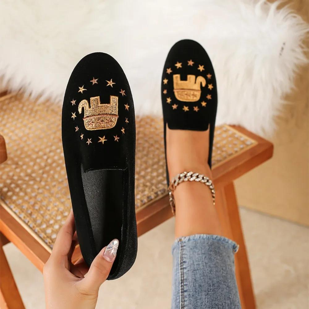Retro Shoes Women's Flat Shoes with Exquisite Embroidery Velvet Loafers for Women Ladies Shoes Small Heel