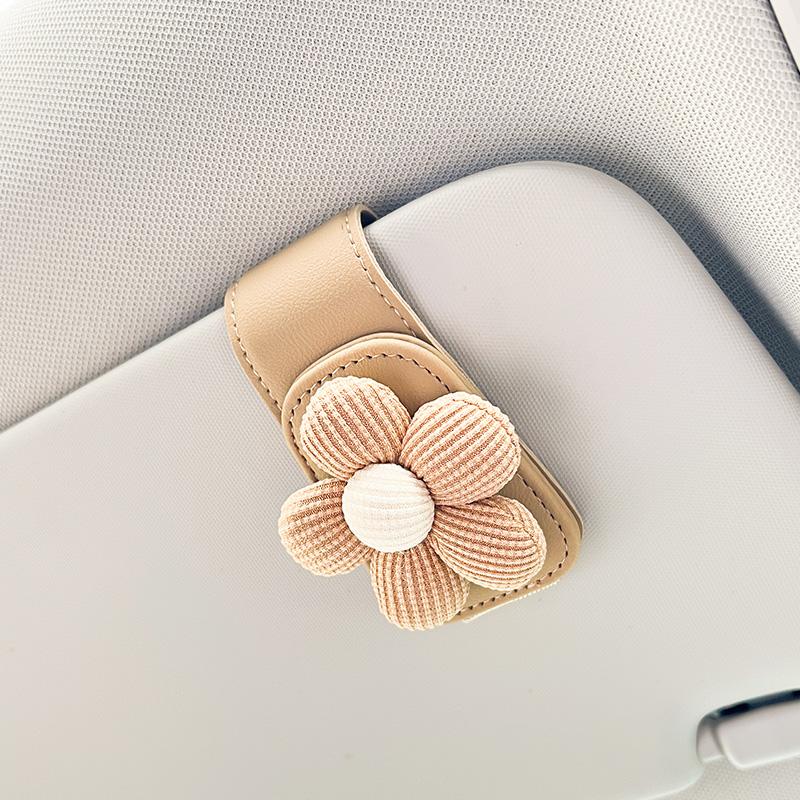 1pcs Cute Flower Universal Sunglasses Holders For Car Magnetic Leather Clip Cartoon Bear Auto Visor Glasses Hanger Box Interior