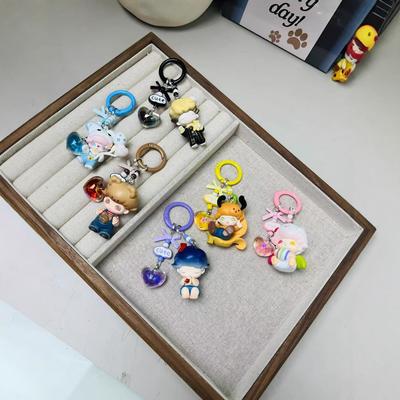 Es kann gelocht werden, um einen Schlüsselanhänger herzustellen, und die Handykette ist niedlich und trendy zum Spielen.