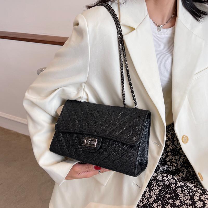 Urban Chic Quilted Chain Shoulder Bag Summer 2022 Stylish Pu Leather Crossbody