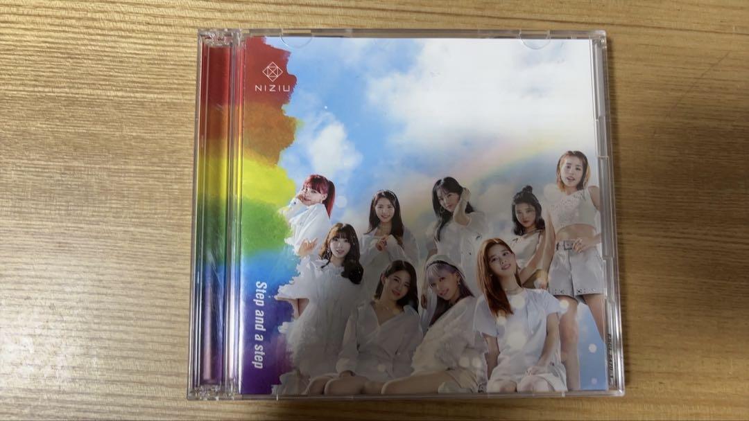 

[USED] NiziU s debut CD Step and a step first production limited edition A