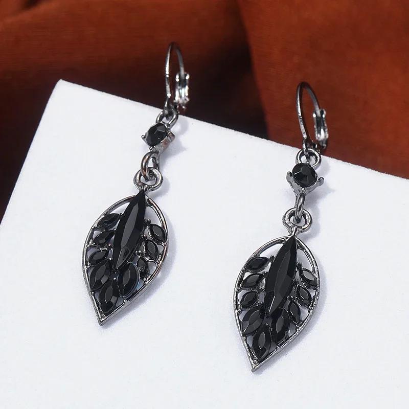 New Fashion Trend Zircon Crystal Black Leaf Pendant Earrings for Women Unique Design Temperament Cool Girls Party Jewelry