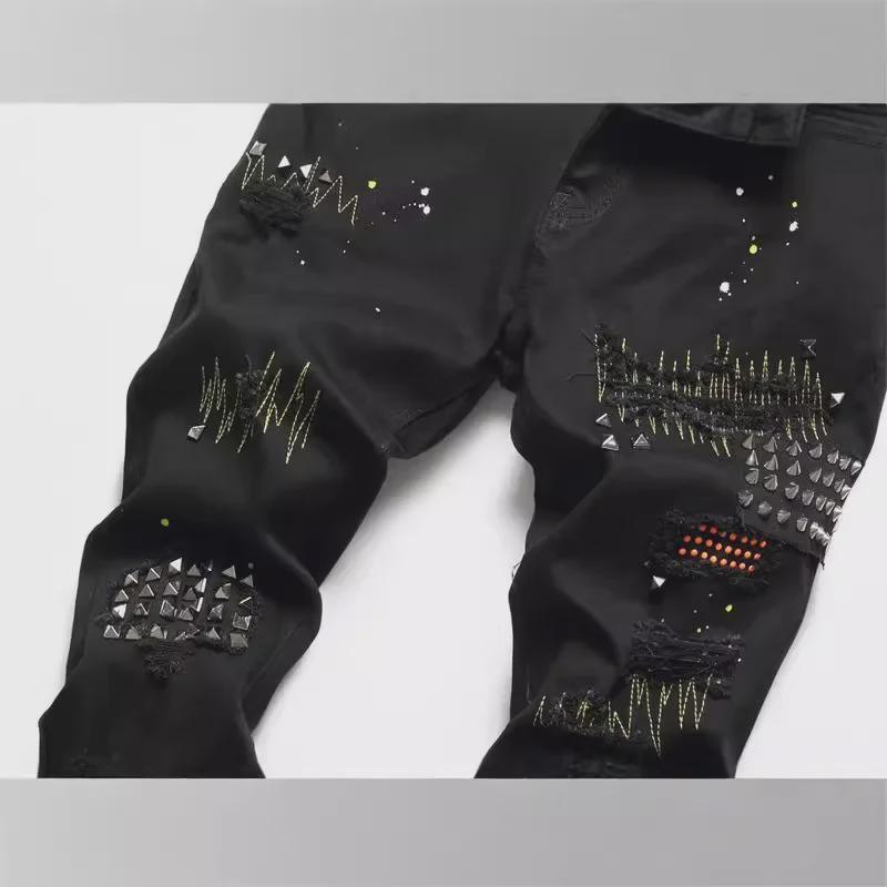 Korėjietiško stiliaus priglundantys vyriški džinsai su karštų deimantų aplikacijomis ir kniedėmis