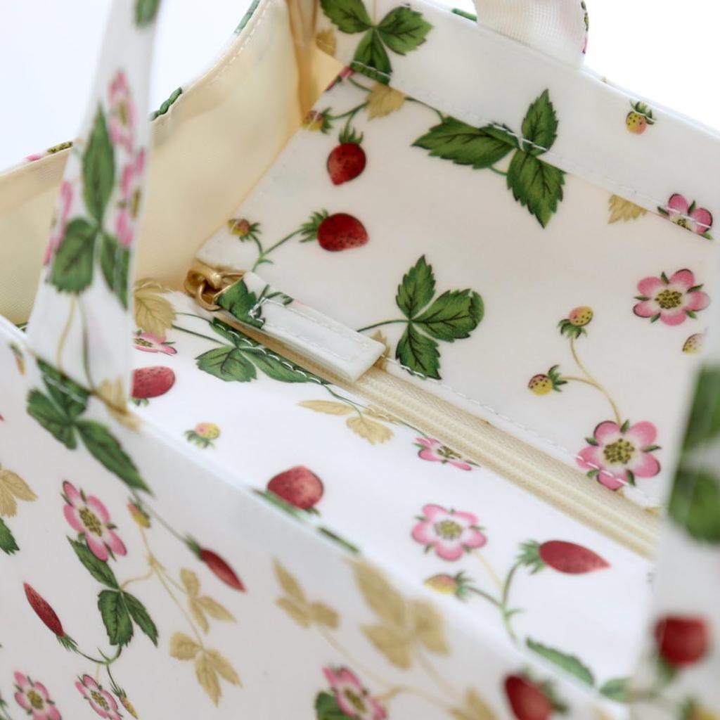 Blooming Wedgwood Tote Bag (Square Gusset) Wild Strawberry (White) Women's 001294-0003-01