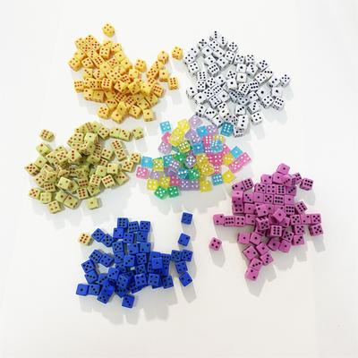 100 Adet 5*5*5mm Mini D6 Akrilik Oyun Dik Açı Noktası Zar Standart Altı Kenarlı Küp Masa Oyunu Aksesuarları İçin