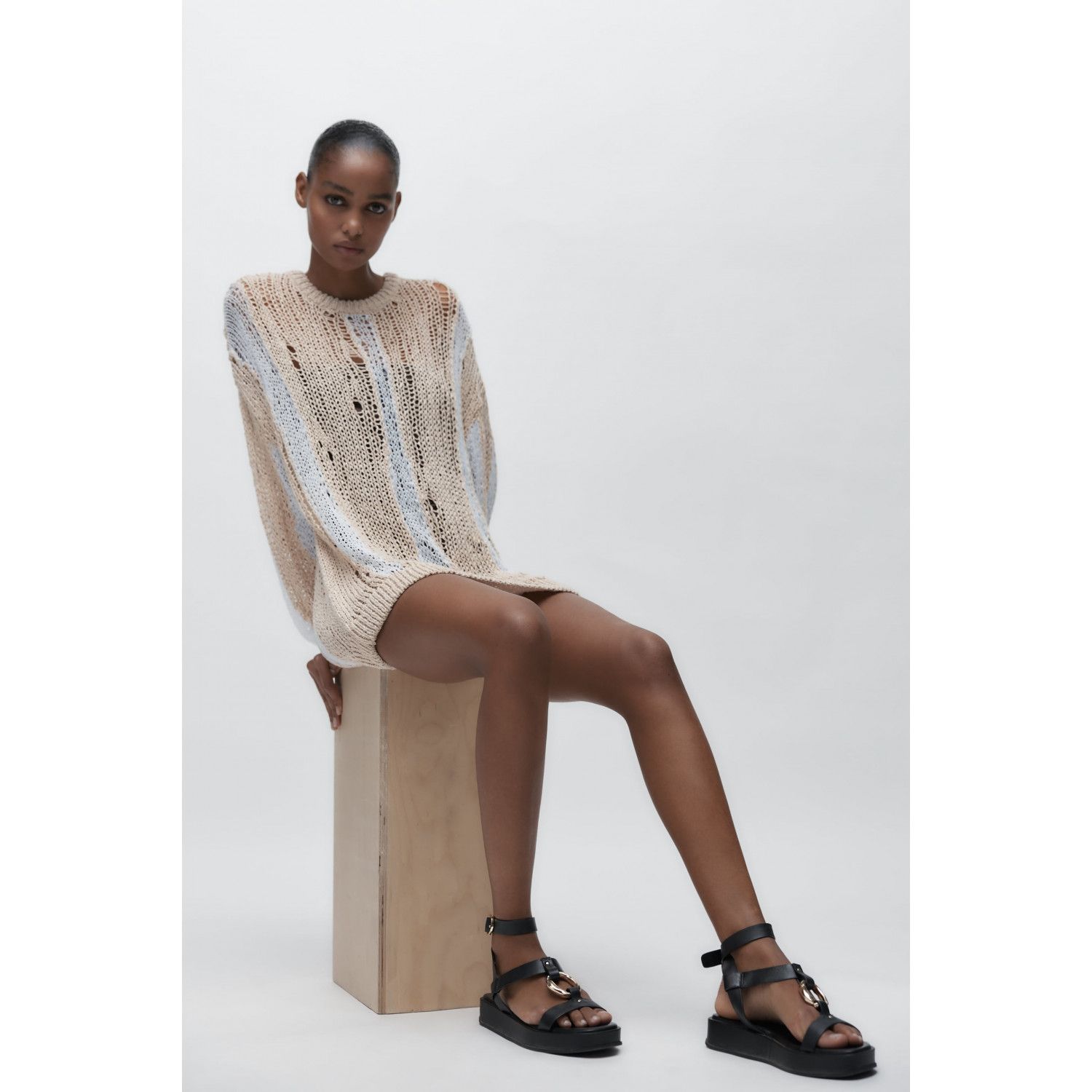 

LEATHER FLATFORM EMBELLISHED SANDALS