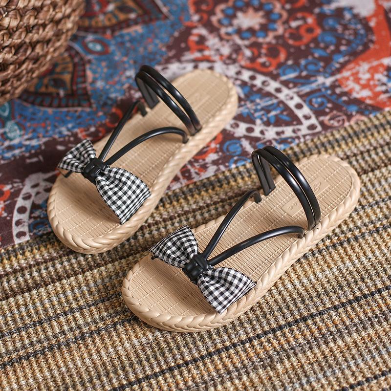 Women Summer Slippers Fashion Joker New Summer Beach Shoes Ins Tide Online Celebrity Thick-soled Slippers Breathable Anti-slip