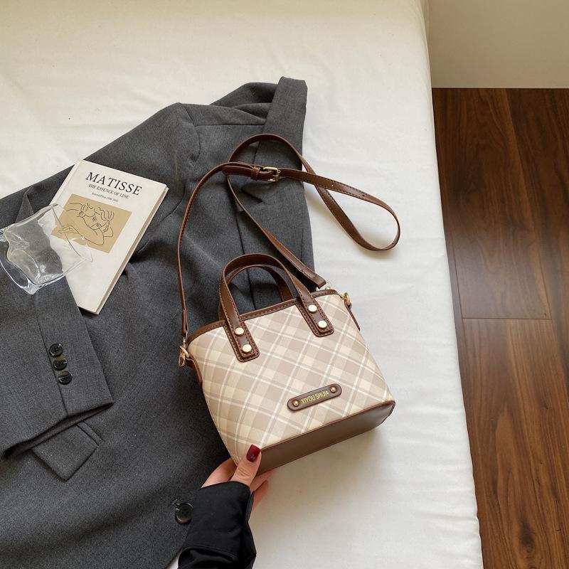 

Today s popular contrasting color small bags women s new fashion versatile messenger bags portable bucket bags