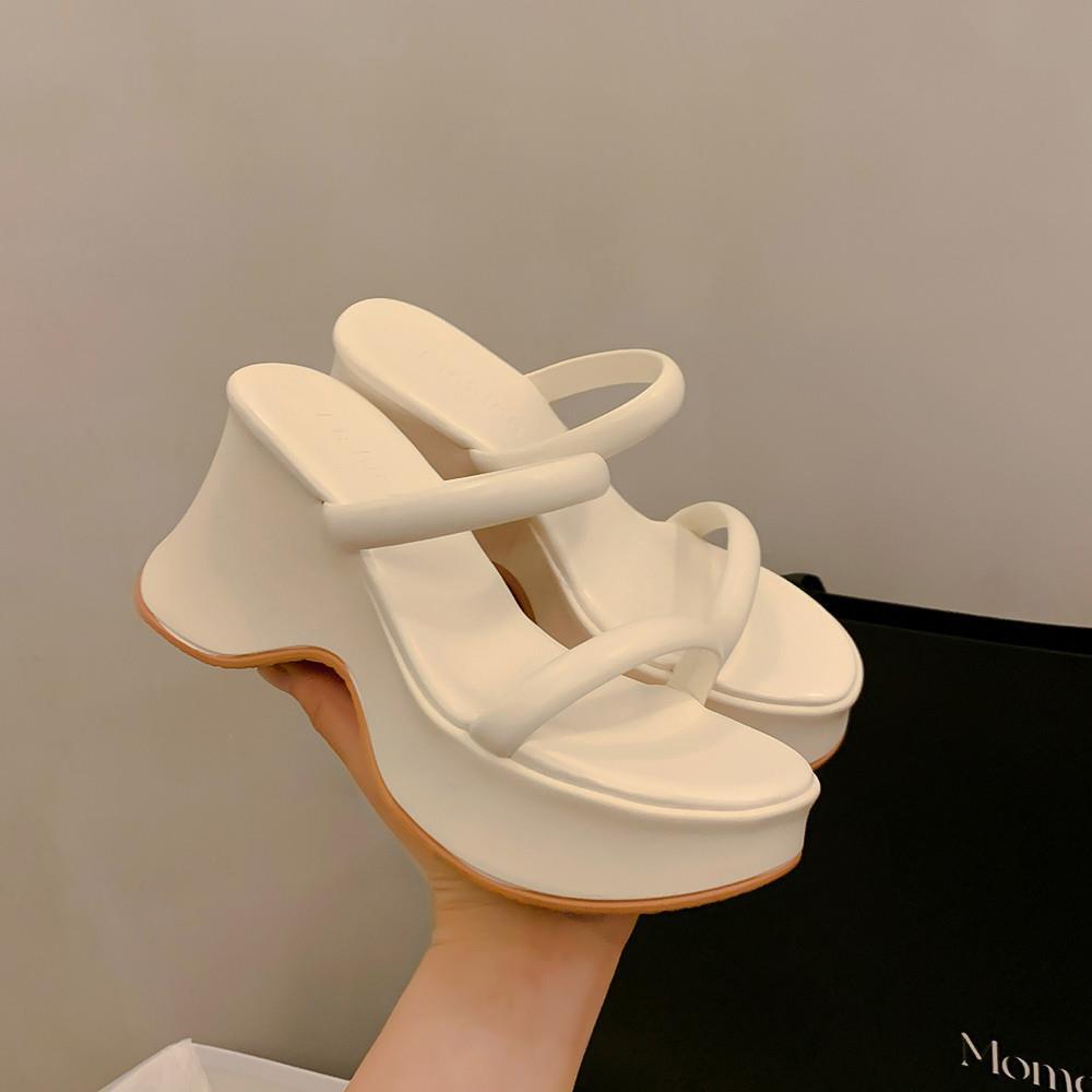 

sponge cake thick-bottomed wedge slippers women s summer outer wear fashion 2025 new small versatile high-heeled cool slippers 35