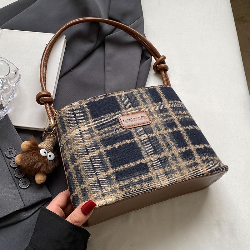 Popular Woolen Wool Bag for Women New Trendy Fashion Tote Bag for Women High End Niche Bucket Bag