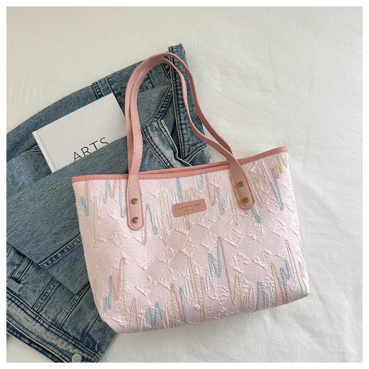 

Большая холщовая сумка-тоут с вышивкой для женщин - Универсальная, повседневная наплечная сумка, Идеально подходит для осени 2024.