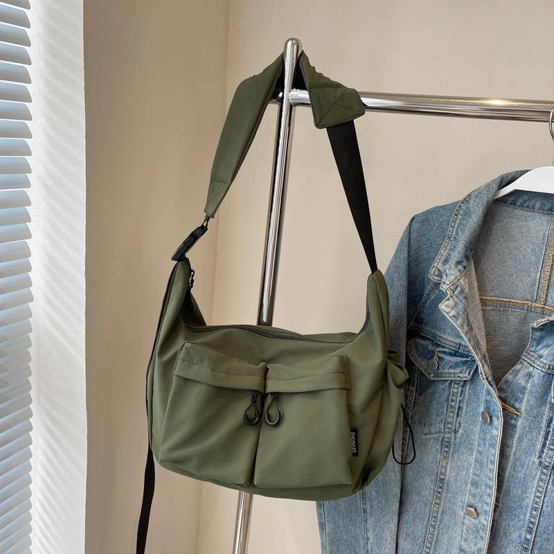 

Японская вместительная сумка-мессенджер для поездок на работу, женская, 2025 новая, большая вместимость, студенческая, повседневная, простая, модная, на плечо зелёный