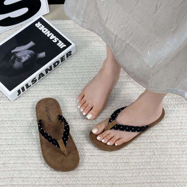 Niche flat flip-flops women's summer new fashion polka dot travel beach shoes non-slip pinch feet cool slippers