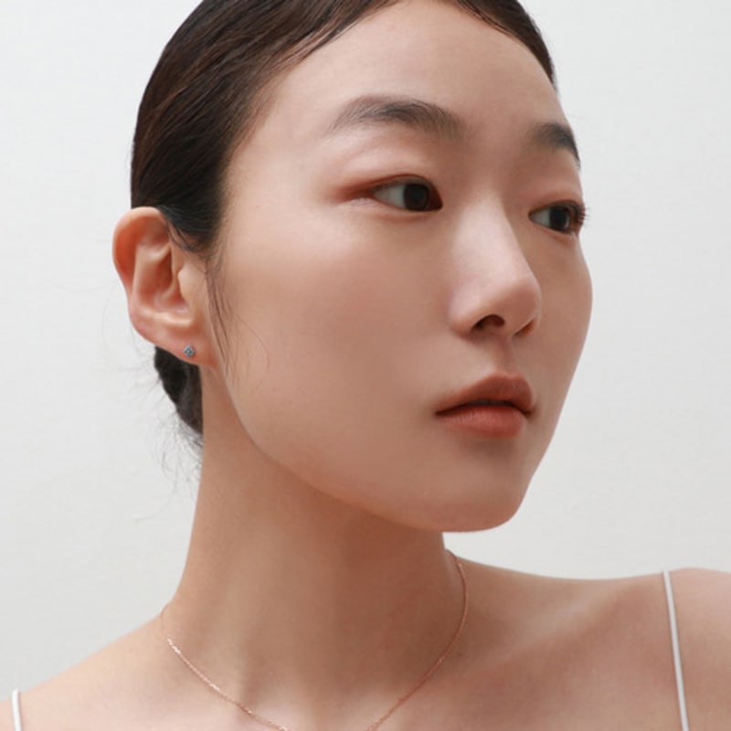 Less Is More 14K Gold Blue Flower Earring & Piercing