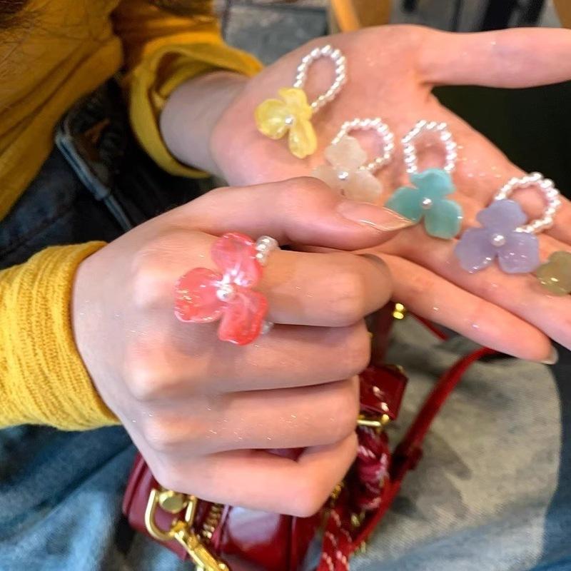 Süße Acrylharzperlen Unregelmäßige Blumenringe für Damen Elegante florale Fingerringe Party Ästhetischer Schmuck Zubehör Geschenke