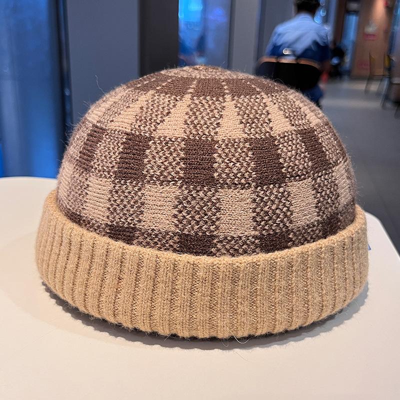Europa und die Vereinigten Staaten heiß verkaufendes Karomuster Herbst und Winter Wollmütze Damen Krempe warm winddicht Strickmütze einfache Hauptmütze