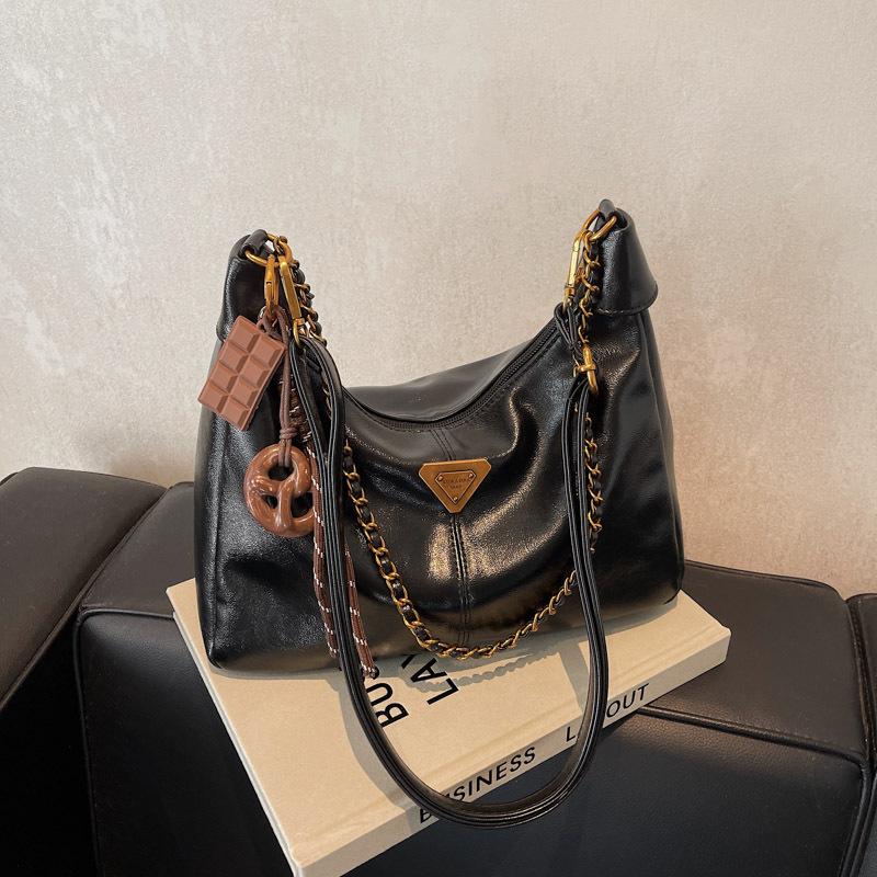 Commuter underarm bag women's spring and summer new fashion popular shoulder messenger bag large capacity tote bag