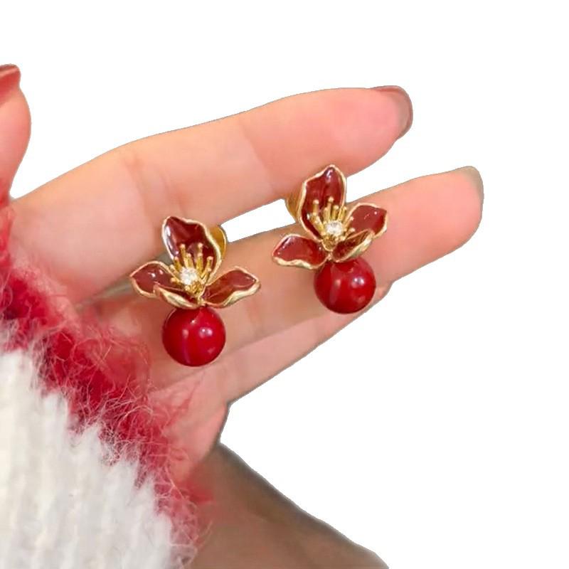 Silver Needle Oil Drop Petal Earrings: Luxurious Autumn/Winter Studs with Versatile, Unique Design