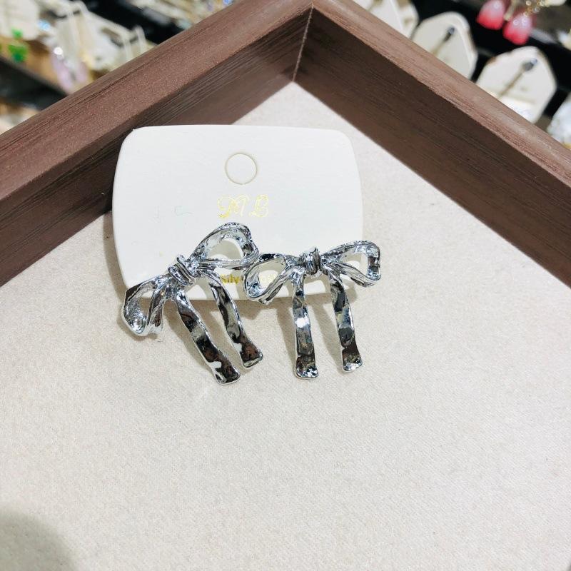 

Fashion Metal Bowknot Pearl Earrings Women Gold Silver Colo Exquisite Versatile Party Jewelry Gifts срібний