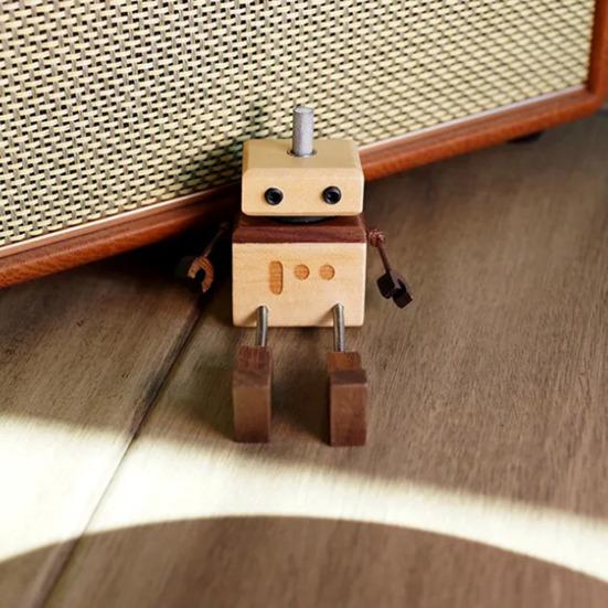 Yousheng Car Air Fresheners Wooden Robot Figurine with Swinging Legs Car Outlet Ventilation Perfume Clips Car Dashboard Decoration