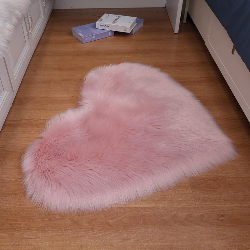 Heart-Shaped Plush Imitation Wool Rug and Cushion for Living Room or Bedroom