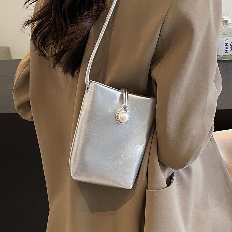 New Chinese Mini Underarm Bag for Women In Summer New High End and Versatile Coin Wallet Casual One Shoulder Cross-slide Mobile Phone Bag