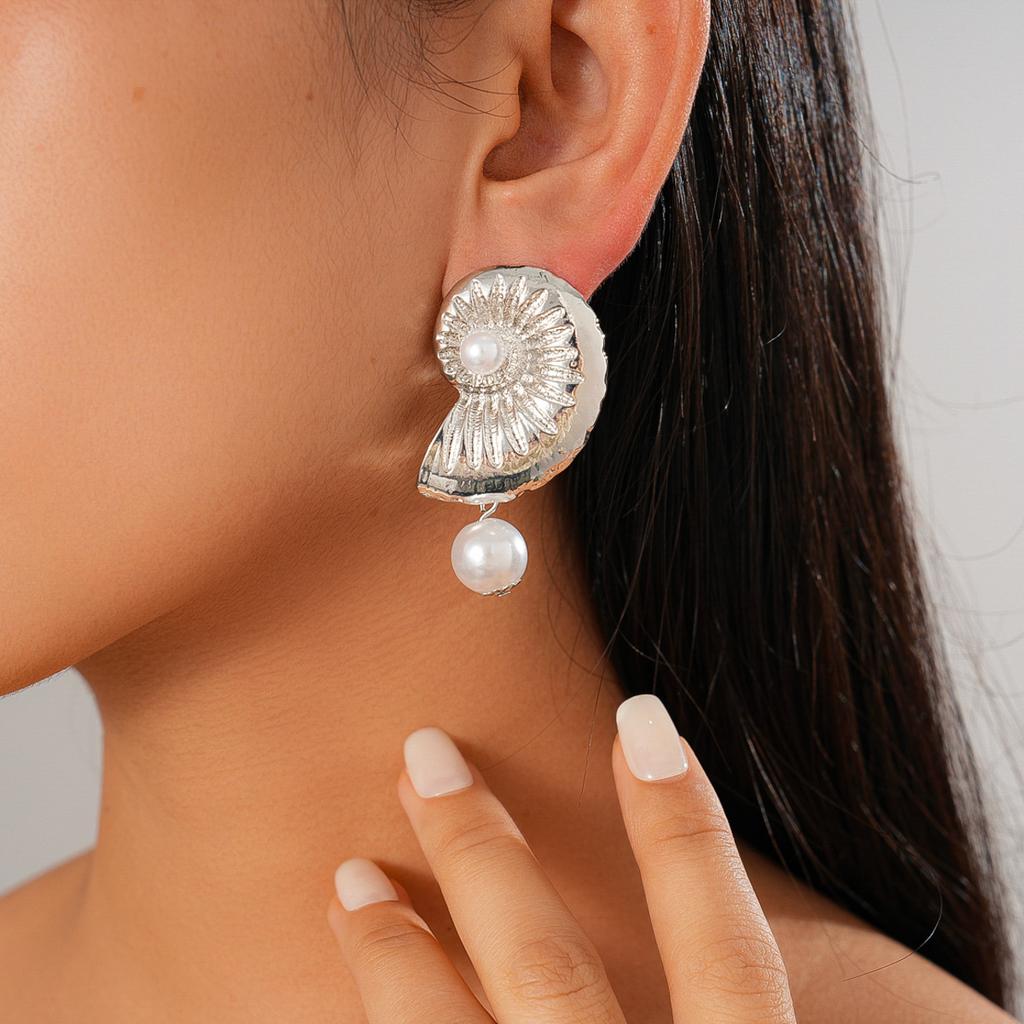 Cold wind imitation pearl conch pattern silver needle earrings seaside vacation style fashion earrings