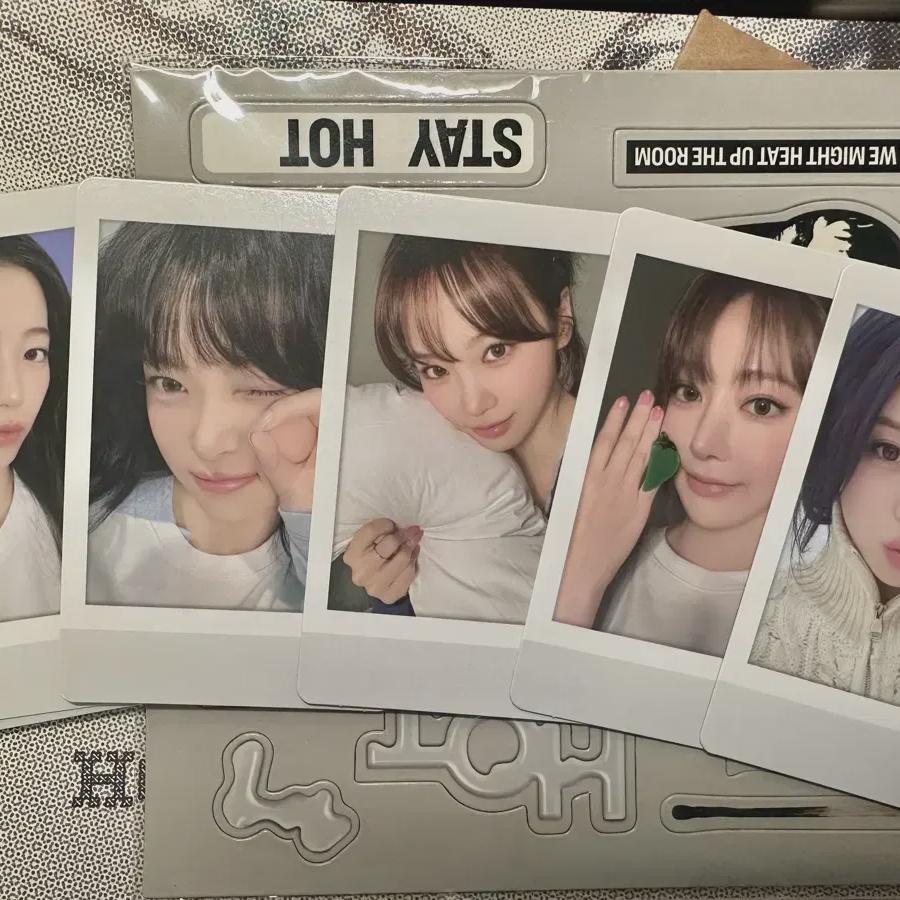 

Le Sserafim Hot Tin Case Version Without Key Ring Batch