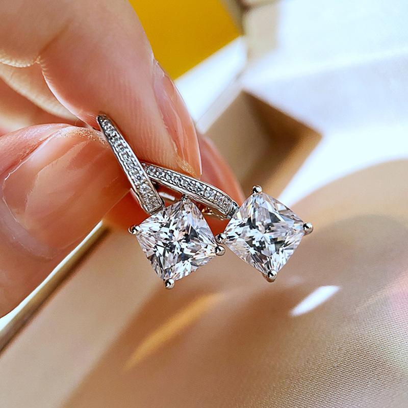2026 New Elegant and Personalized Light Luxury Earrings for Women, Square Geometric Fashion, High-end Dress Accessories