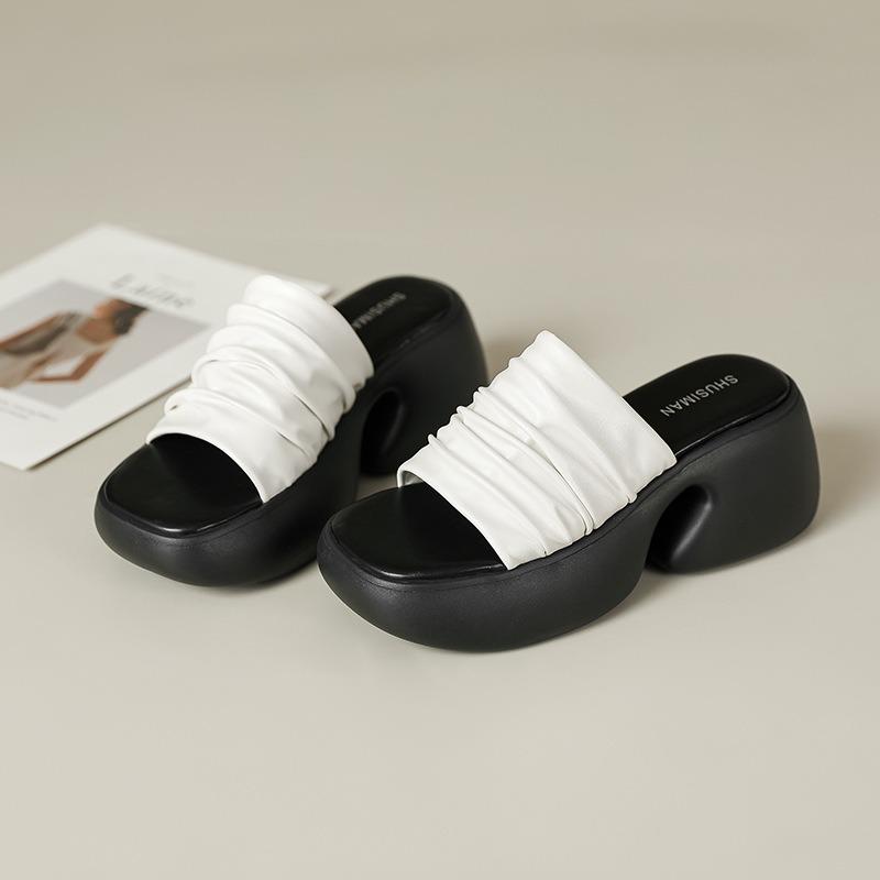 !! Summer New Heightening Shoes Platform Slippers Wear Beach Shoes One Word Drag Holiday Style