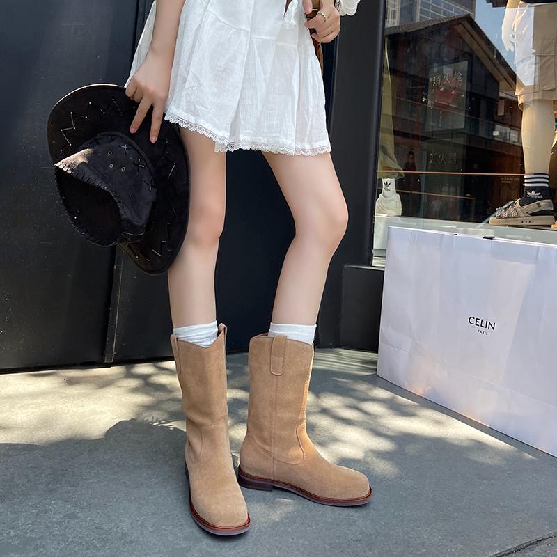 Krazing Pot Chaussures en daim de vache pour femme, bottes mi-mollet à bout rond et talons bas épais, collection automne-hiver