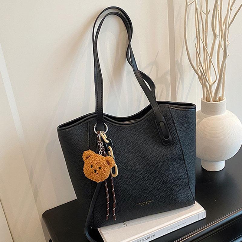 

Retro bag women s large-capacity new autumn and winter versatile shoulder bag premium texture commuter tote bag чёрный