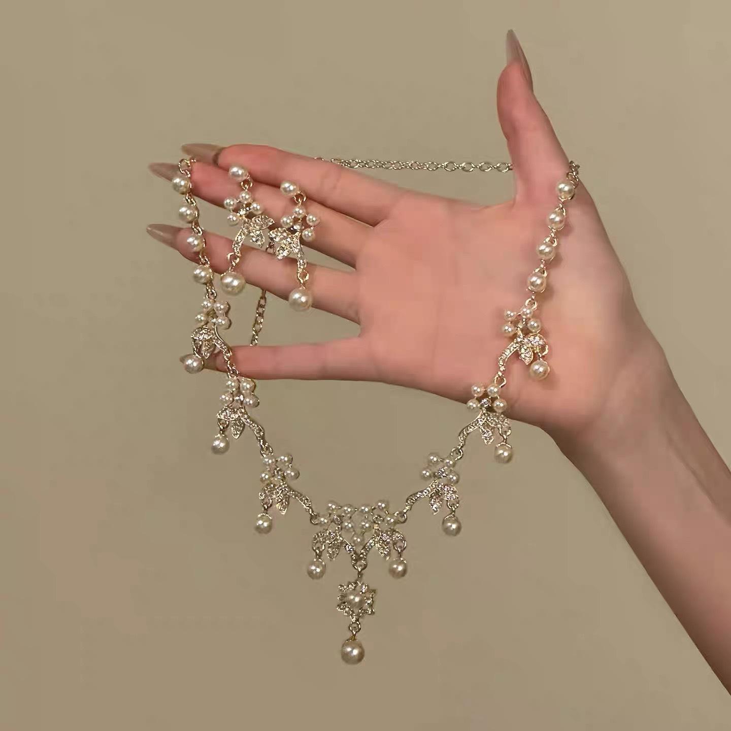 European and American diamond-encrusted flower pearl necklace light luxury collarbone chain temperament court style necklace women