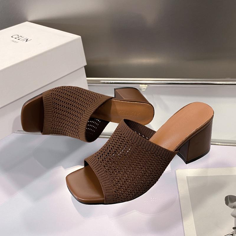 

2025 весна новые зарубежные торговые большого размера на толстом каблуке шлепанцы женские носить с открытым носком модные сандалии на высоком каблуке с одной перемычкой 42 коричневый