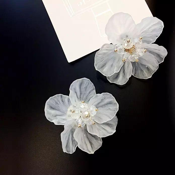 Temperament Exaggerated Flower Crystal Petal Stud Earrings Superfairy White Simple Personalized Earrings Ear Jewelry