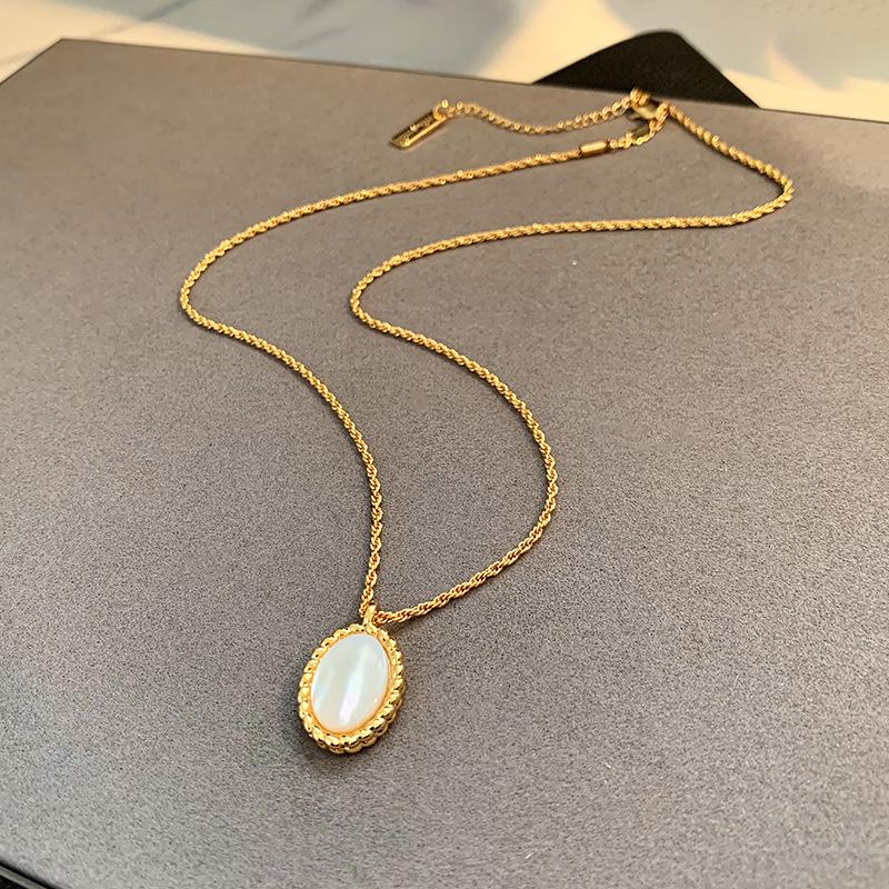 Vintage Black Agate Natural White Fritillary Earrings Necklace Femininity Clavicle Chain Silver Needle Earrings