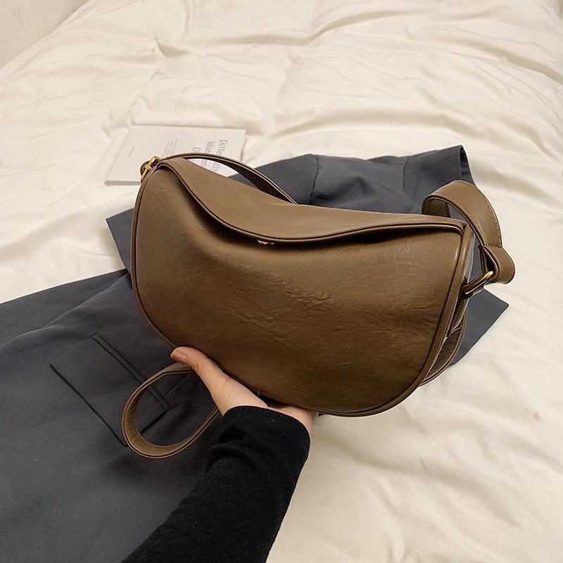 Retro Popular Bag Women's New Niche Design Commuter Shoulder Bag High-end Fashion Messenger Dumpling Bag